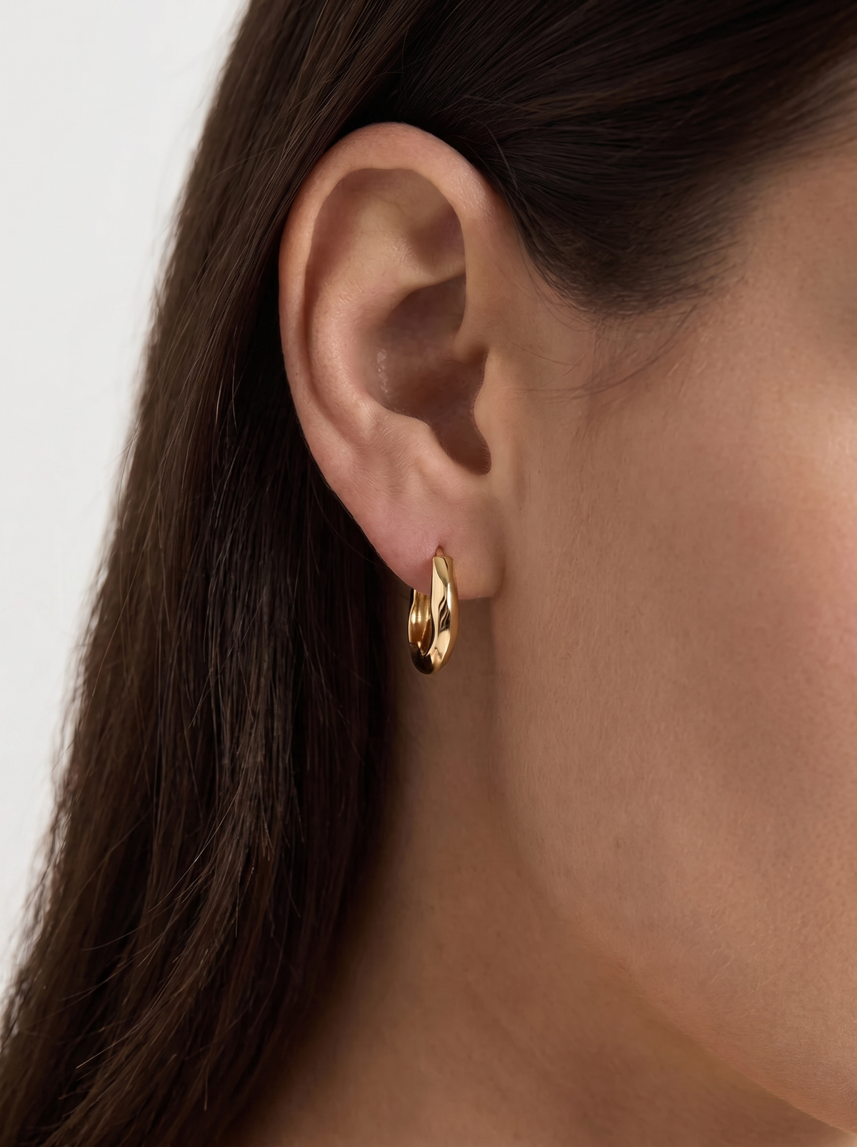 Floriane Wave Huggie Hoop Earrings