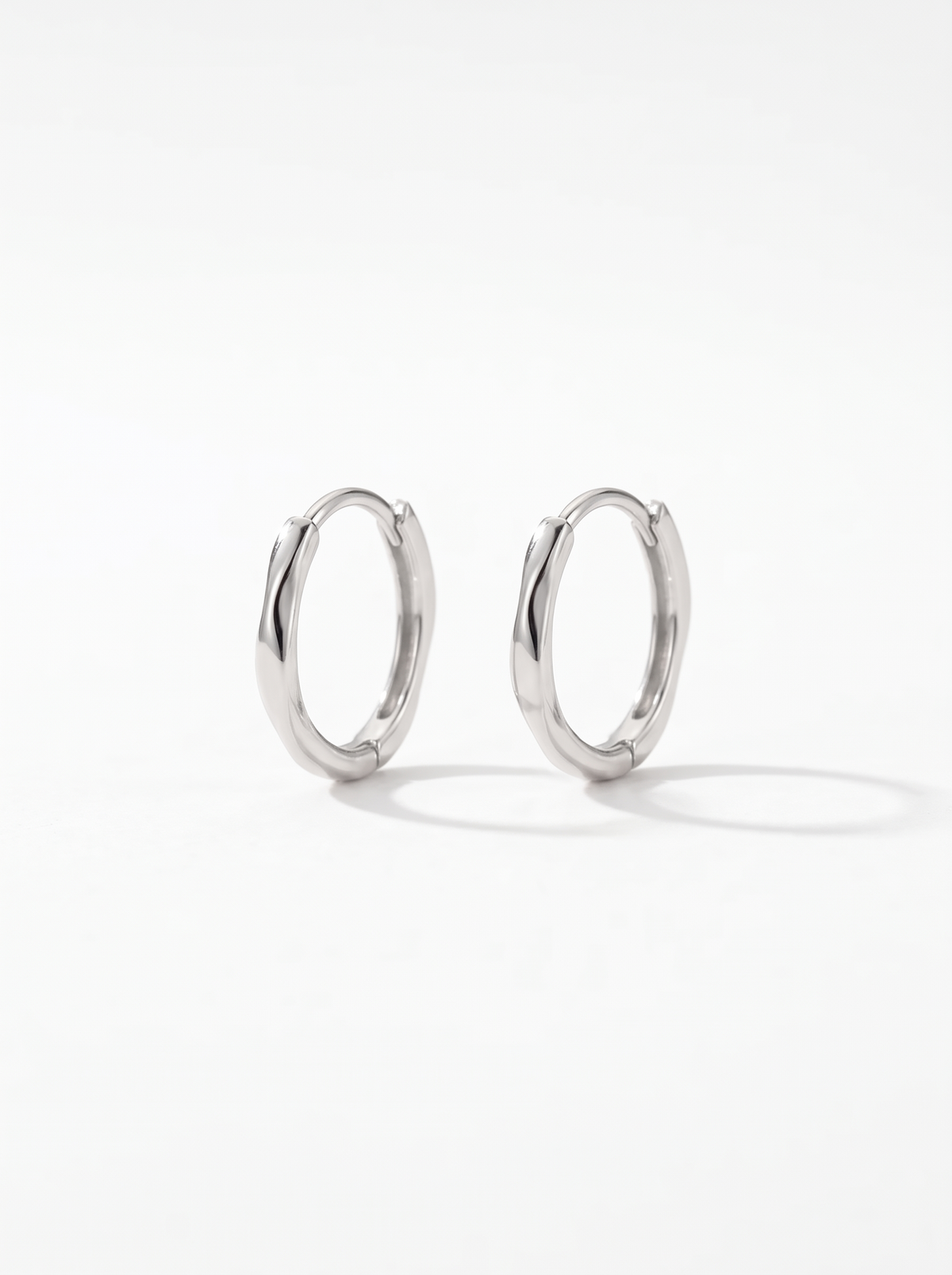 Floriane Wave Huggie Hoop Earrings