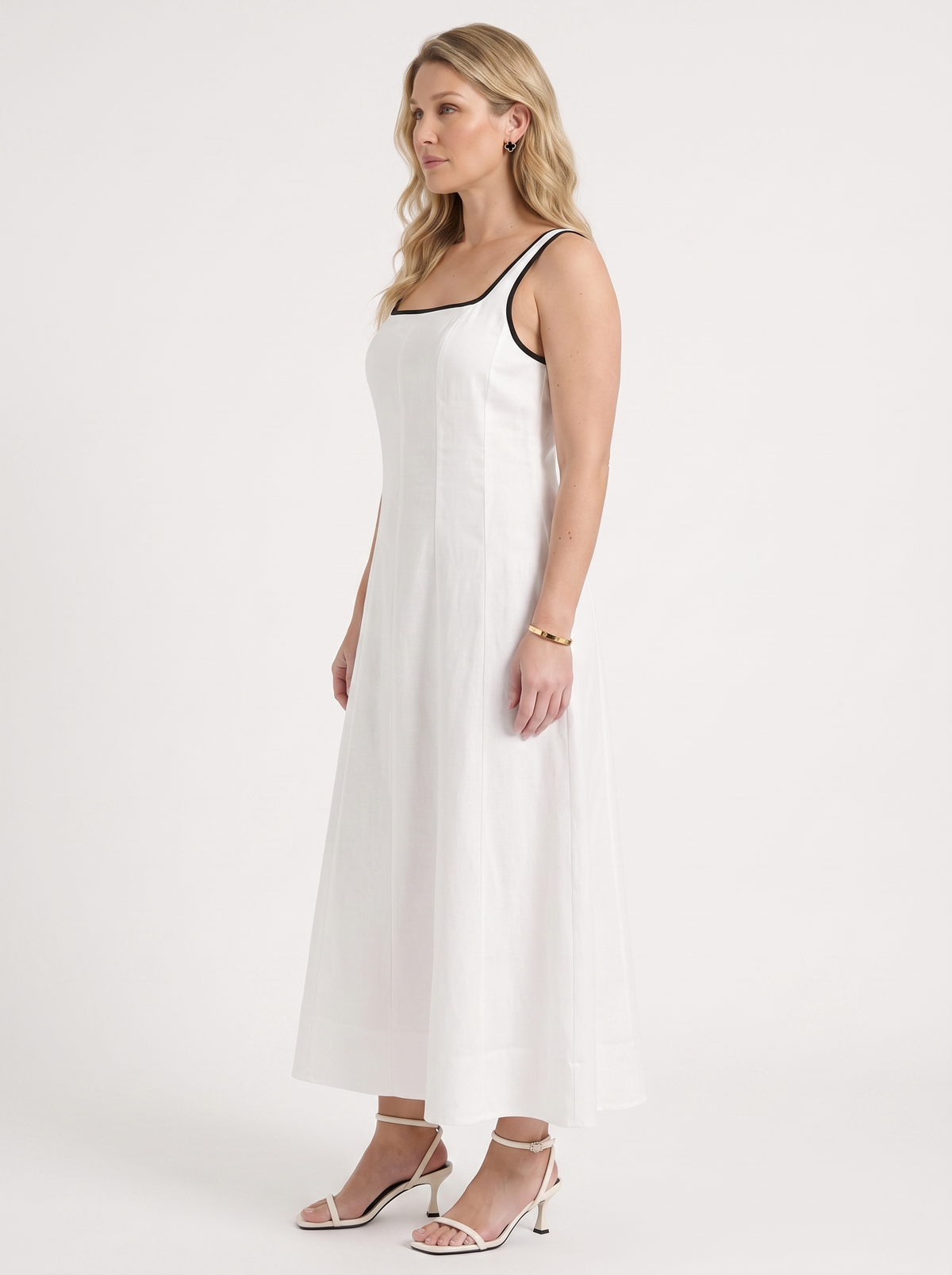 Gella Contrast Piping Square Neck Maxi Dress