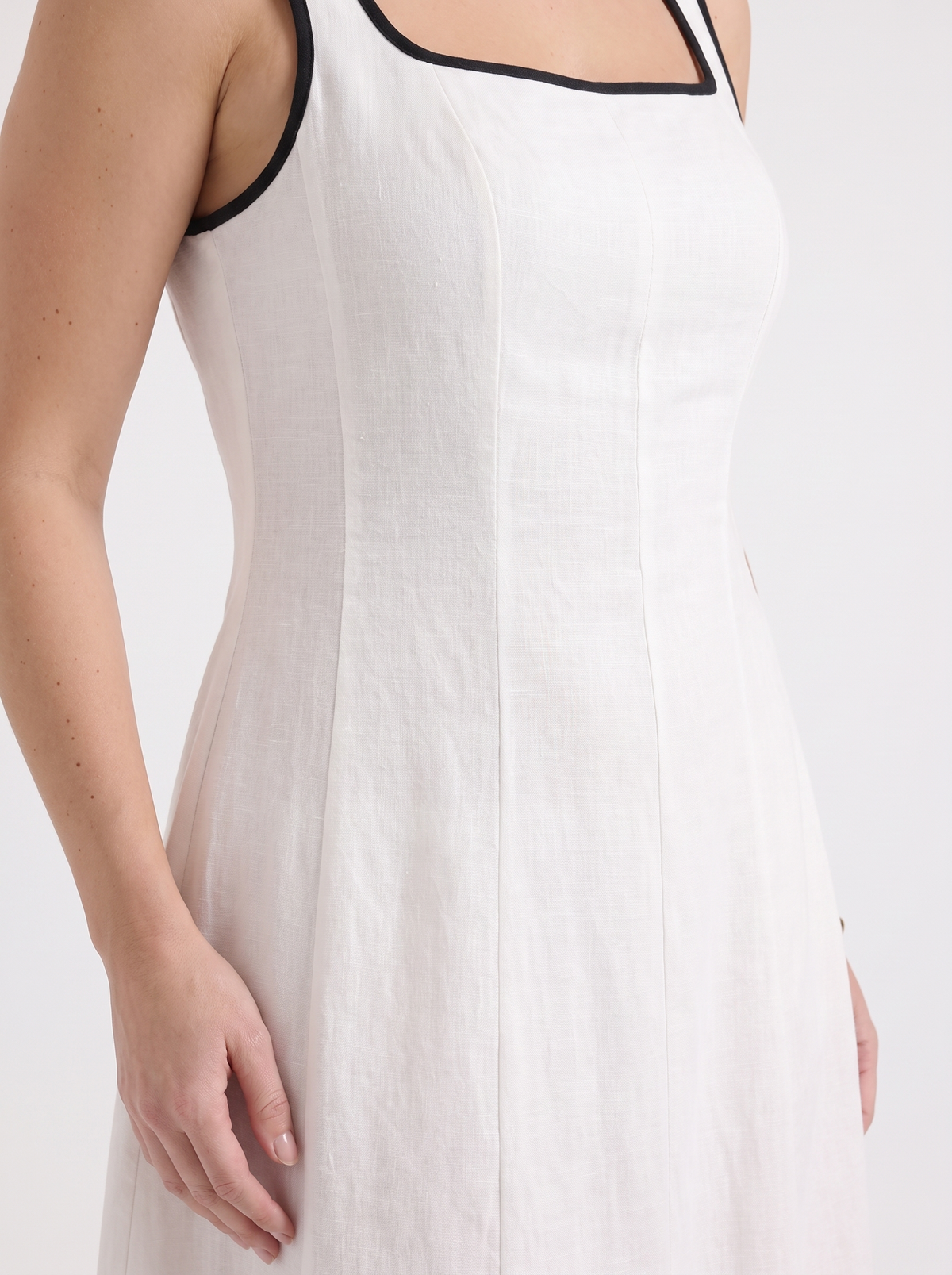 Gella Contrast Piping Square Neck Maxi Dress